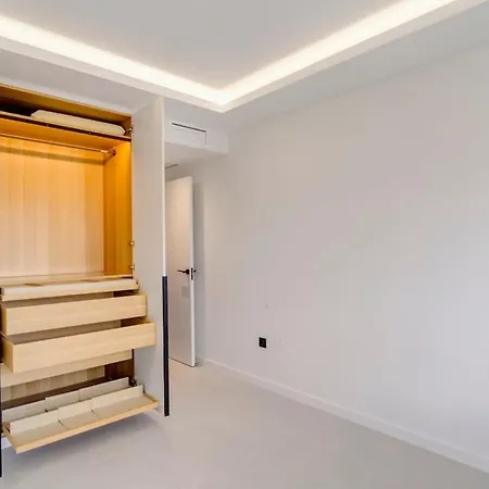 Conde Nest Flat With Wouw Views