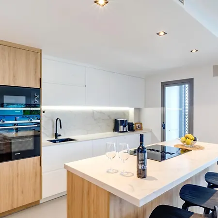 Conde Nest Flat With Wouw Views